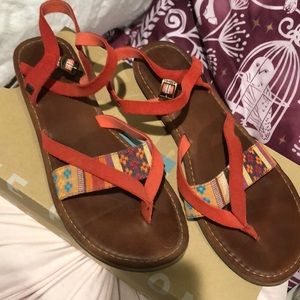 Like new condition- Toms Lexie sandal